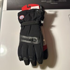 Canada Goose northern utility glove 5154M-61 black S NWT